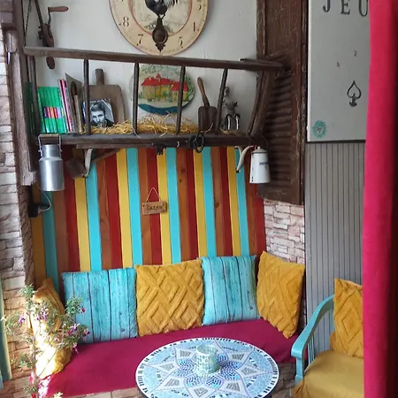 Room, Les Loups Bleus Country house